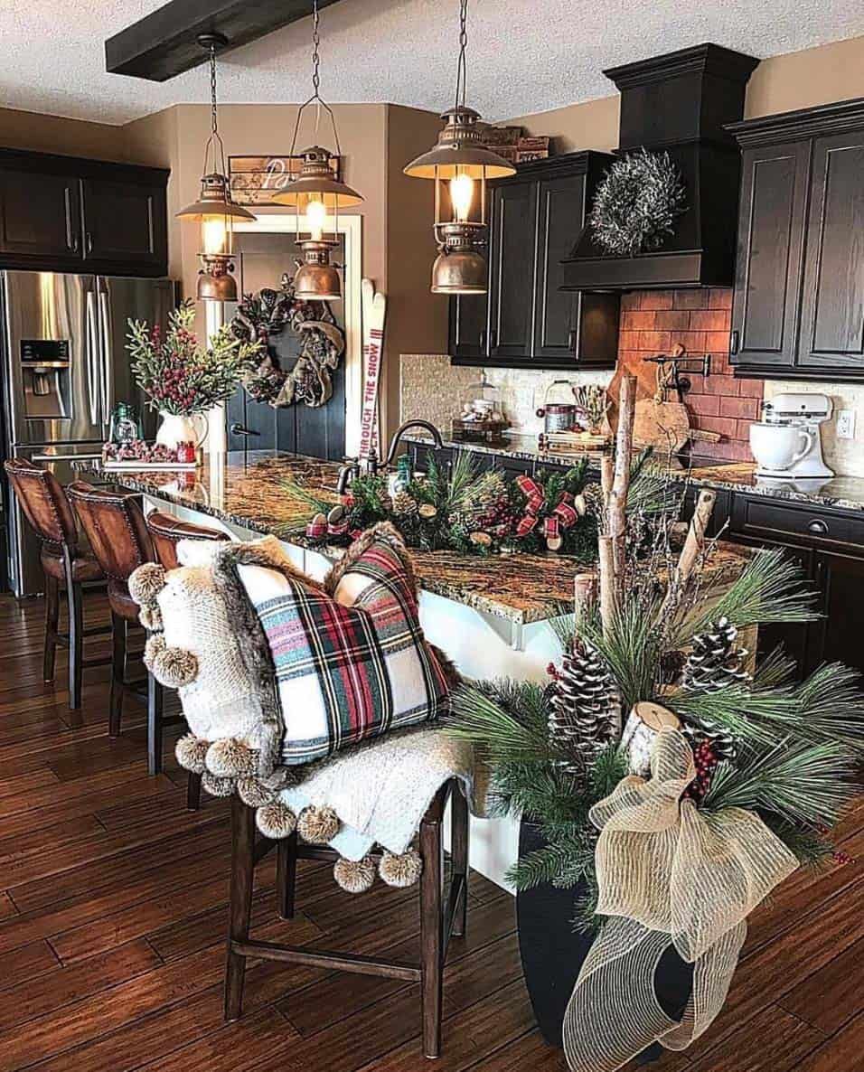 30+ Cozy And Wonderful Rustic Farmhouse Christmas Decorating Ideas